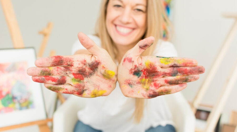 Qu&rsquo;est-ce que l&rsquo;art-thérapie ? (Définition, et pourquoi il n&rsquo;y a pas besoin de « savoir dessiner »)